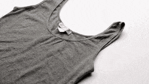 旧T恤改造吊带背心方法 几分钟学会旧衣改造